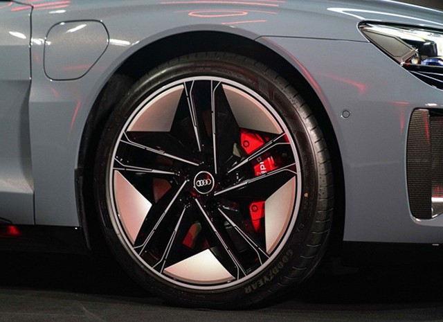 Xe điện Audi e-tron GT 2023 giá lăn bánh, thông số, trả góp