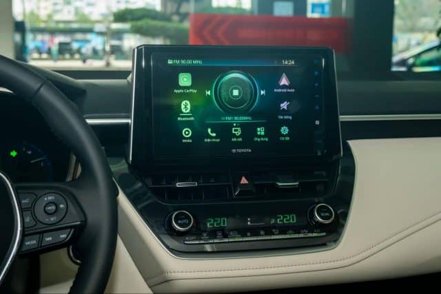 Toyota Corolla Altis 1.8HEV 2022 sở hữu màn hình giải trí cỡ lớn.