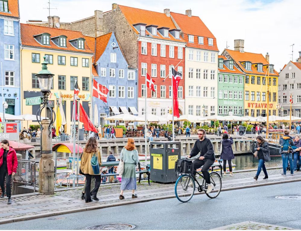 Hệ thống giao thông hiệu quả và an toàn tại các thành phố tiên tiến cho xe ô tô